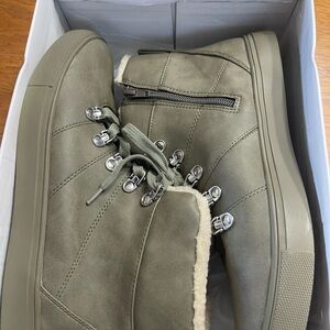 Dolce Vita Andy Green Footwear